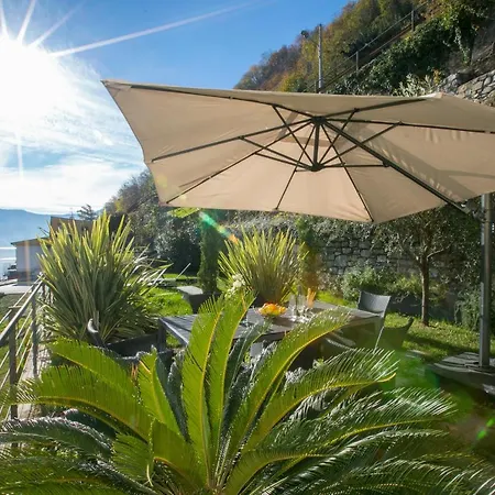 Sleeps 4 Pool Apartment *