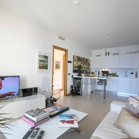 Apartment Sleeps 4 Pool *