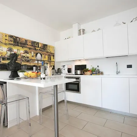 Sleeps 4 Pool Apartment Argegno